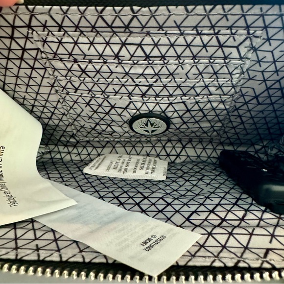 NWT. Disney Parks Marvel Guardians of Galaxy - I Am Groot Phone Case Wallet - Picture 8 of 13